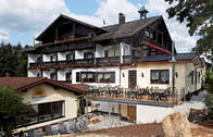 Hausansicht Hotel Sonnenhof in Zwiesel im Bayerischen Wald (Verbringen Sie einen unvergesslichen Wellnessurlaub im Bayerischen Wald bei uns im Hotel Sonnenhof in Zwiesel.)