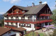 Das Hotel Sonnenhof in Zwiesel im Bayerischen Wald (Der Sonnenhof in Zwiesel mit seiner tollen Lage im Bayerischen Wald lädt zum Urlaub machen und Erholen ein.)